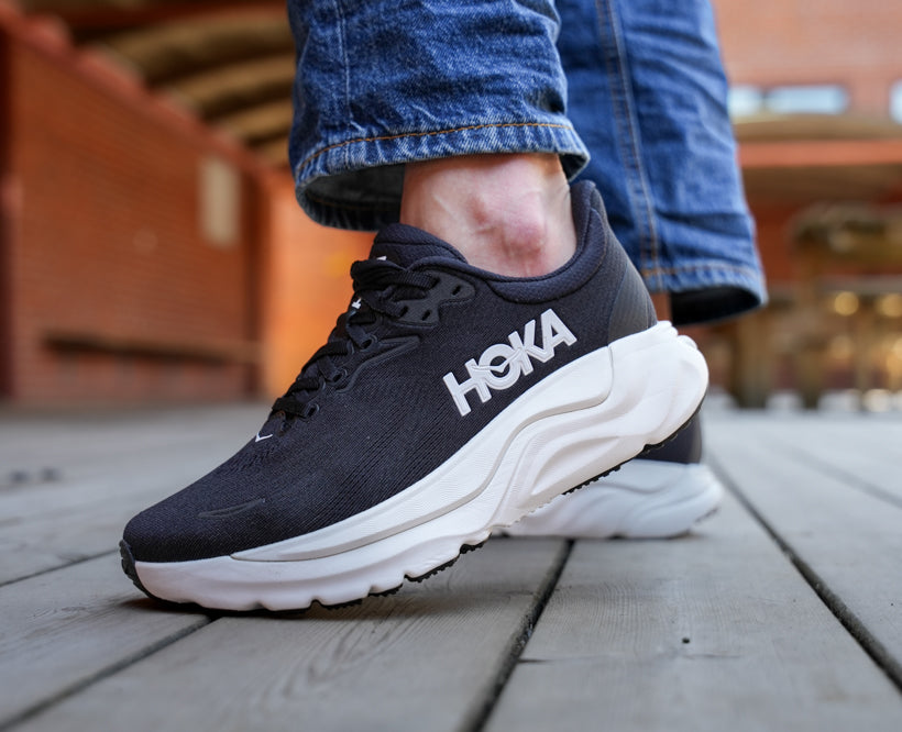 Hoka W ARAHI 8 WIDE Black / White – Framsport