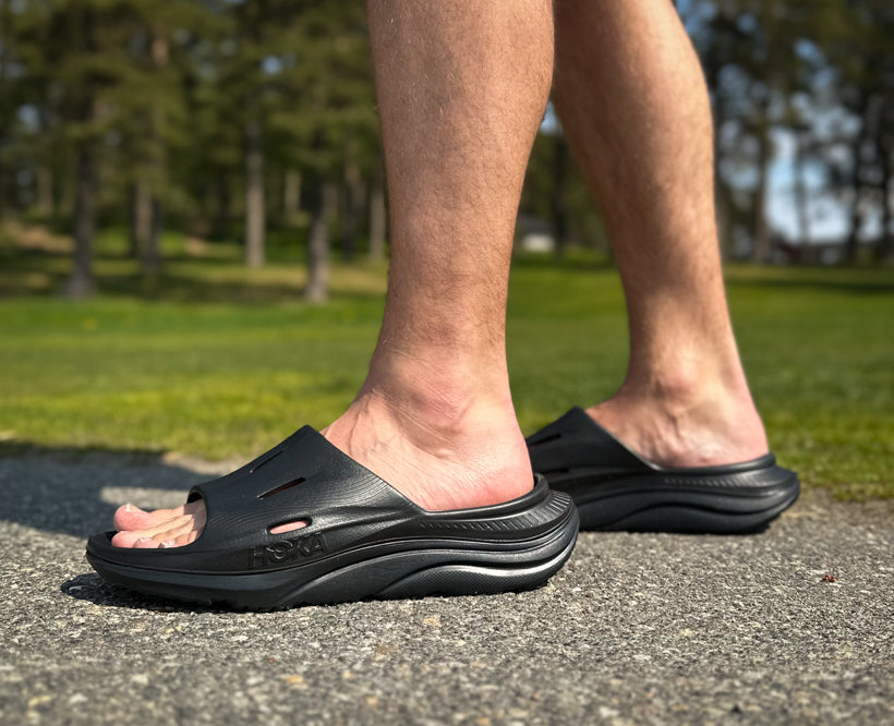 Hoka U ORA RECOVERY SLIDE 3 Black / Black – Framsport